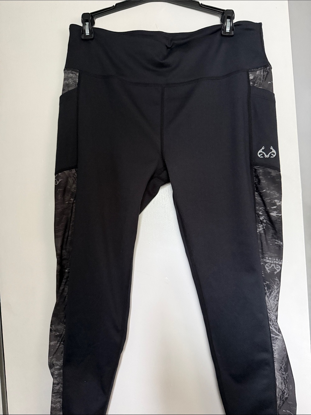 Realtree Fishing by Colosseum Black Women's Performance Leggings tights